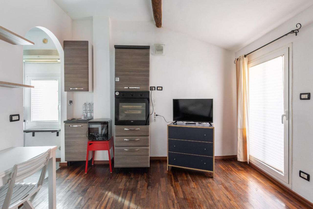 Studio Malcontenti Con Terrazzo By Wonderful Ltaly Bologna Bagian luar foto